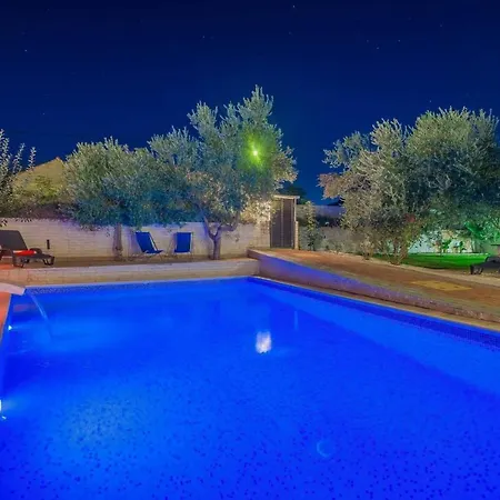 4 Pistachio With Pool And Green Garden * Sukošan