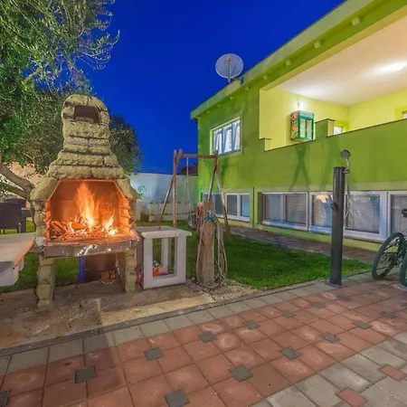 ヴィラ 4 Pistachio With Pool And Green Garden Sukošan