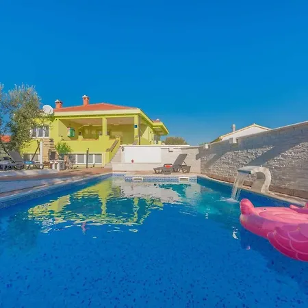 4 Pistachio With Pool And Green Garden ヴィラ Sukošan