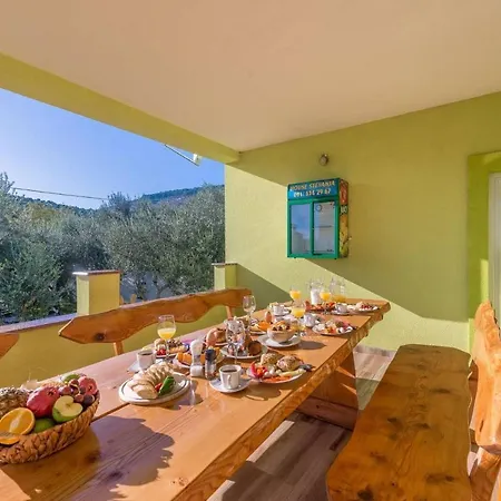 4 Pistachio With Pool And Green Garden * Sukošan