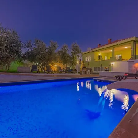 4 Pistachio With Pool And Green Garden Villa